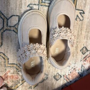 Zara kids  Mary Jane Floral Dress Shoes